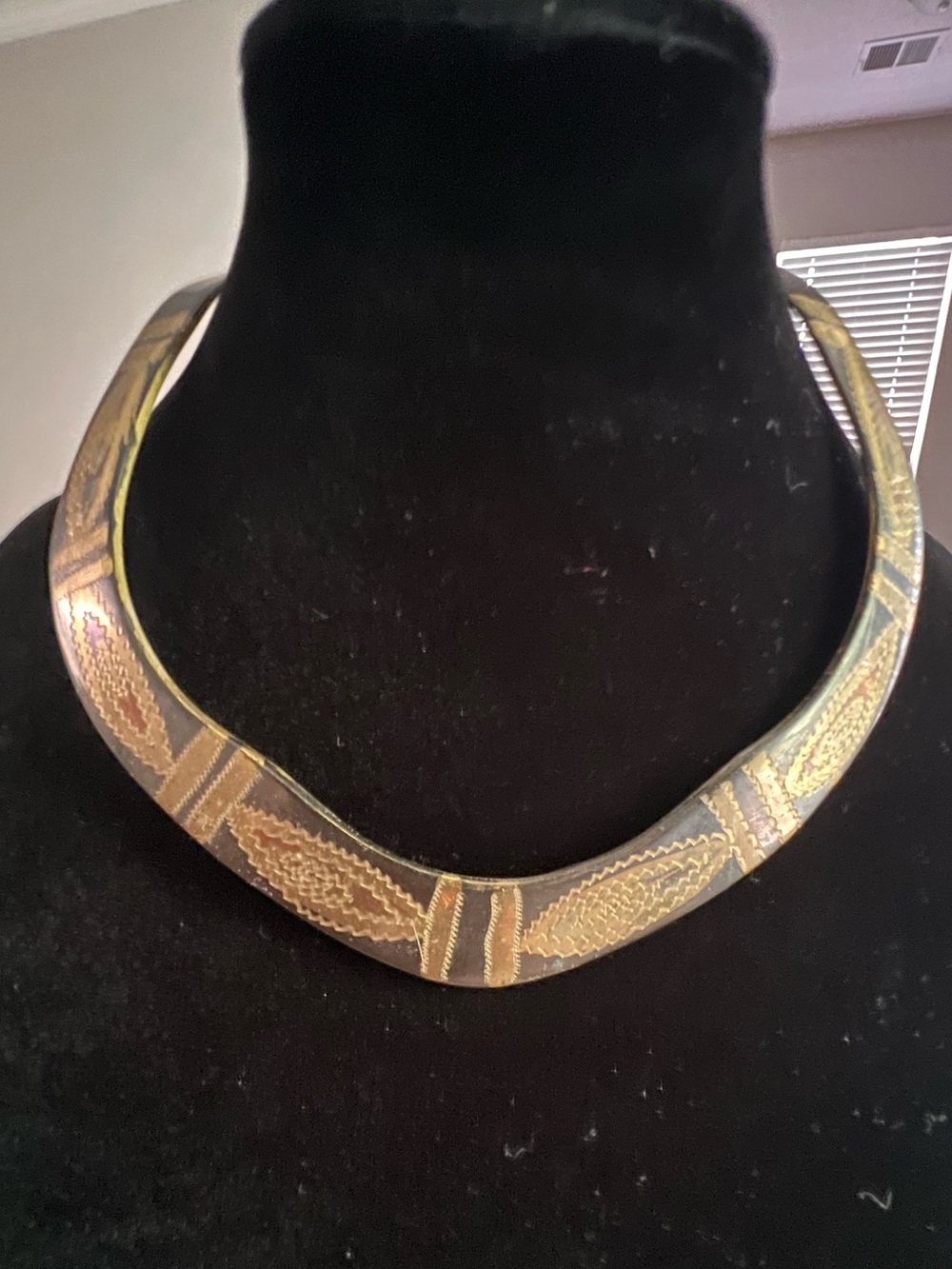 Gold-Tone Etched Collar Necklace - Elegant Women's Statement Jewelry